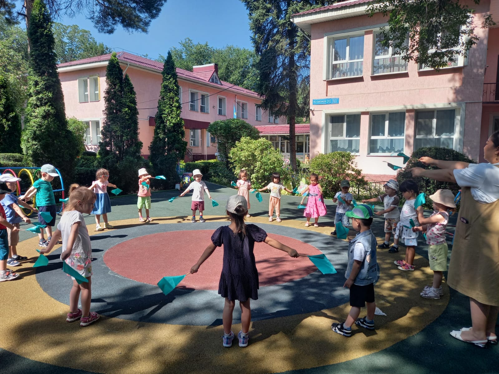 Таңғы жаттығу. Ересек "Ертегі" тобы