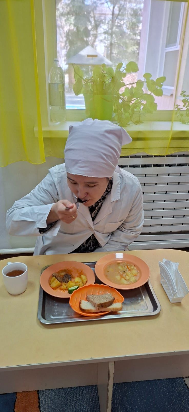 Тамақтану сәтінен...